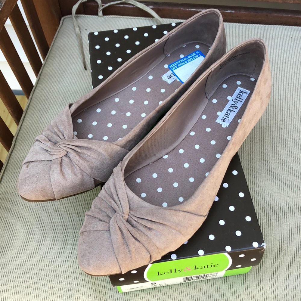 Women’s Flats - kelly & katie size 9